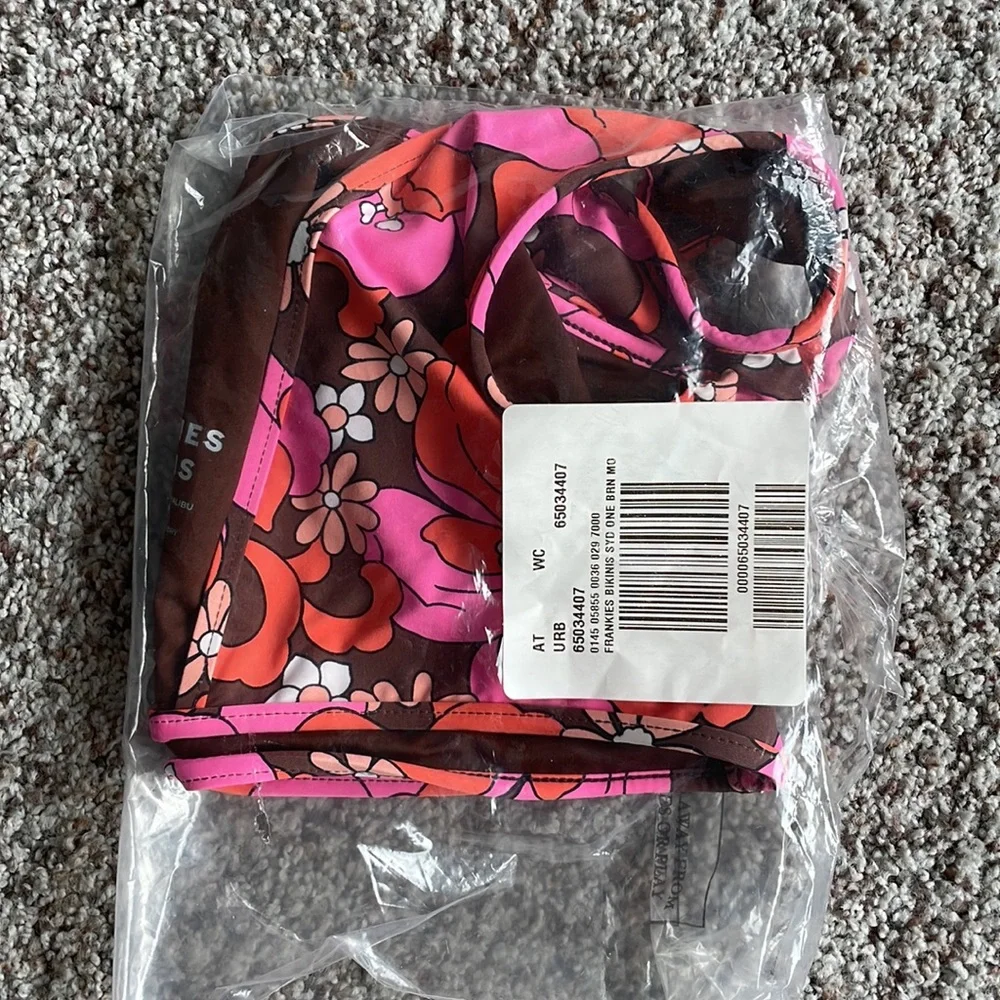 NEW Frankie’s Bikinis Syd One Shoulder Bikini Top Large